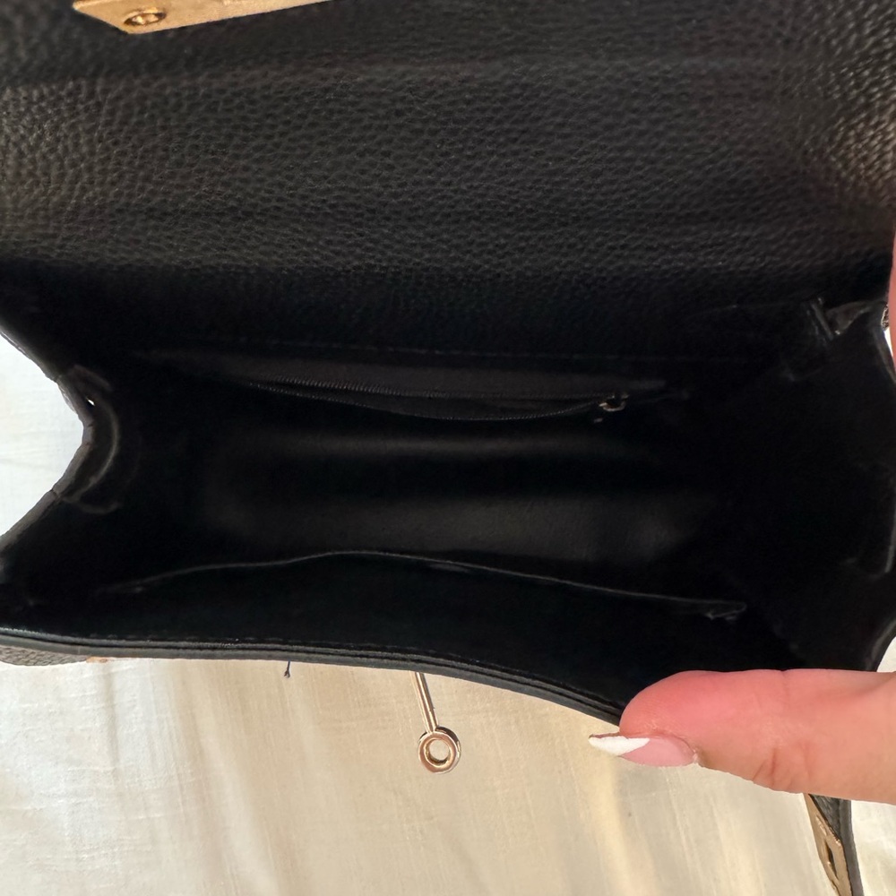 Elegant Black Handbag - Picture 2 of 2